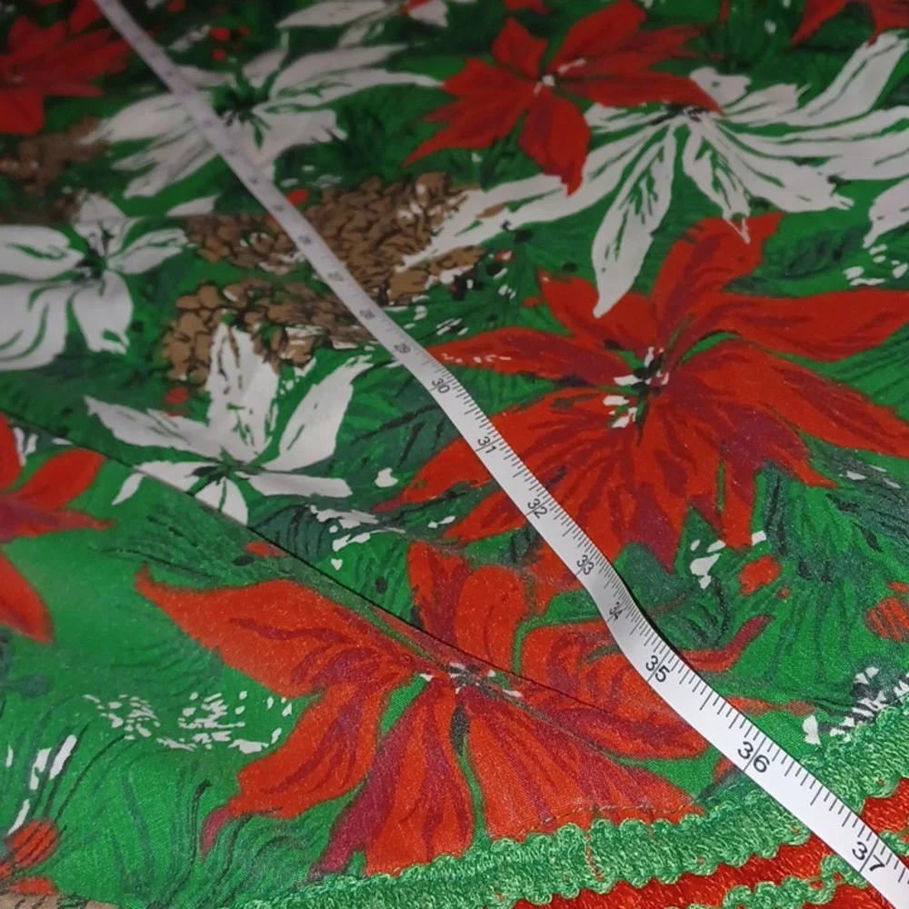 Vintage Poinsettia Oblong Tablecloth